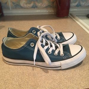 Converse women’s size 7